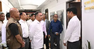 সচিবালয়ে বিভিন্ন দপ্তরে প্রধানমন্ত্রীর ঝটিকা পরিদর্শন